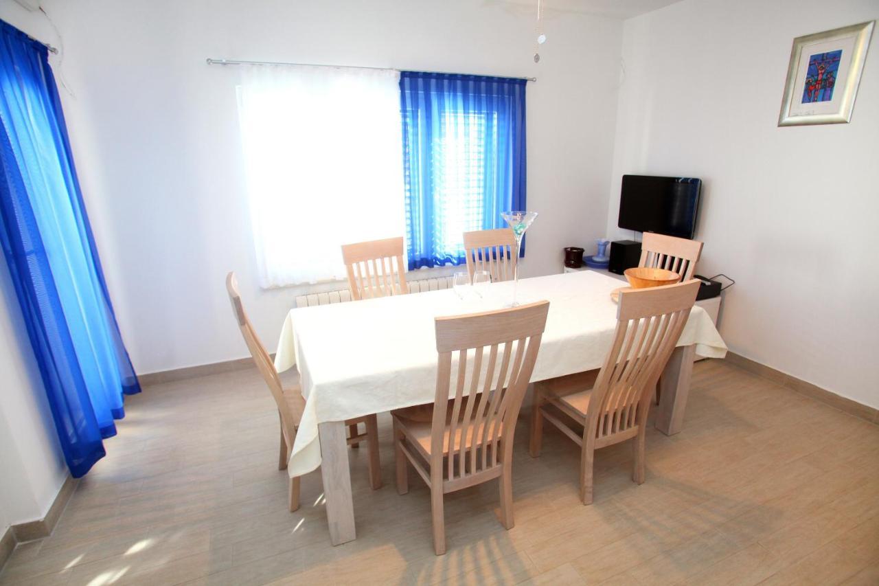Apartments Nakir Slatine Pokoj fotografie