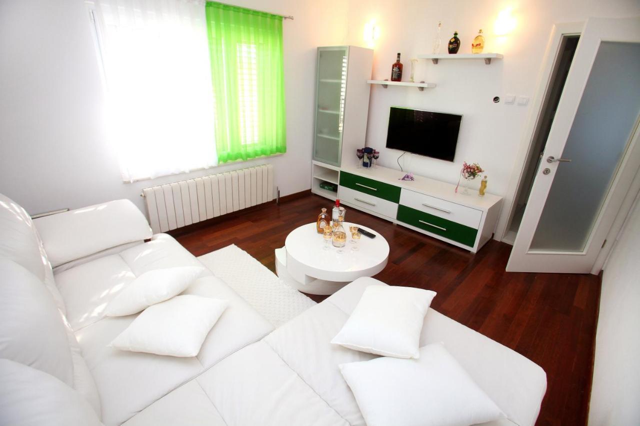 Apartments Nakir Slatine Pokoj fotografie
