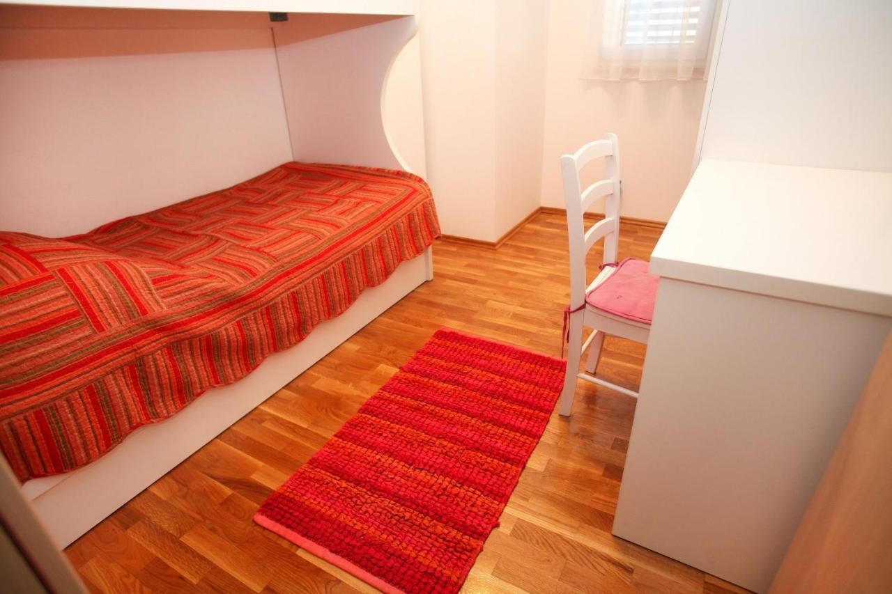 Apartments Nakir Slatine Pokoj fotografie