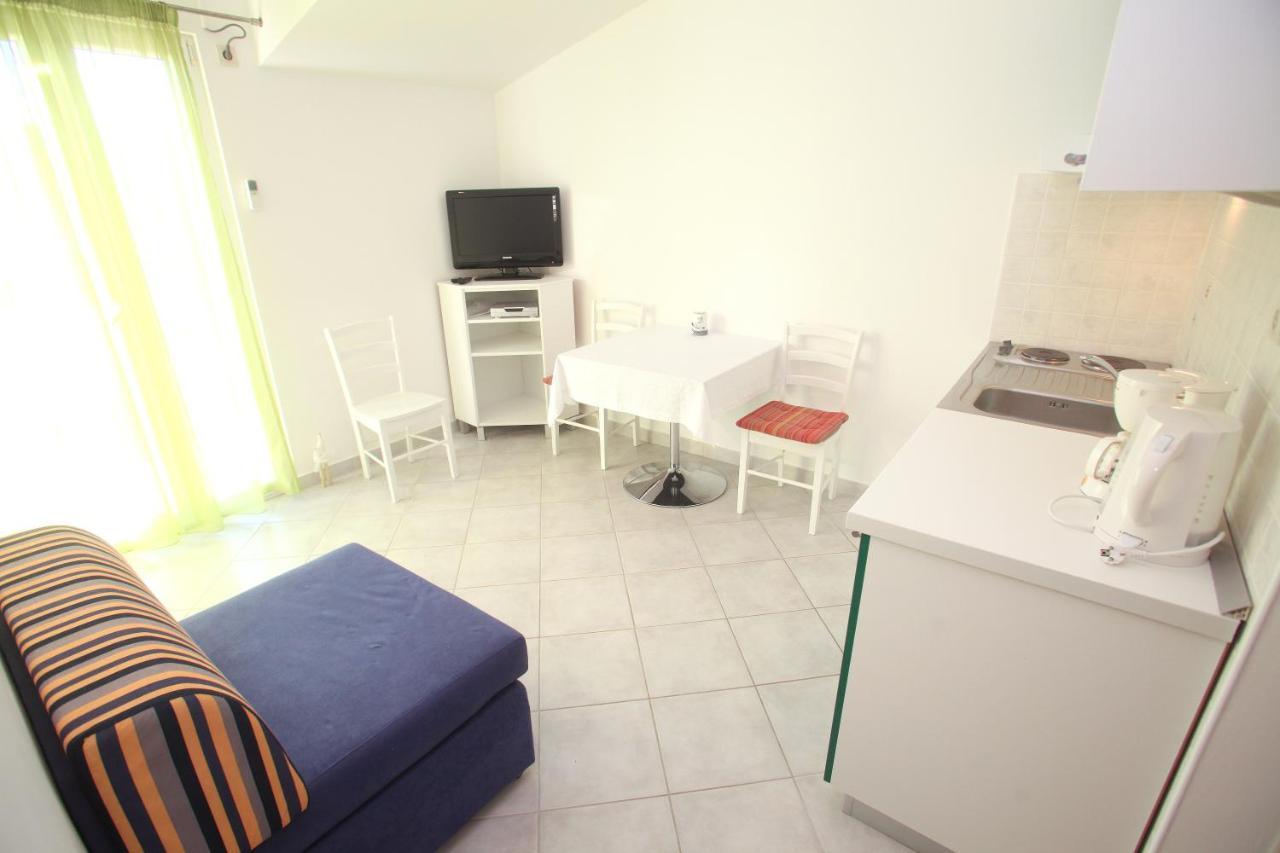 Apartments Nakir Slatine Pokoj fotografie