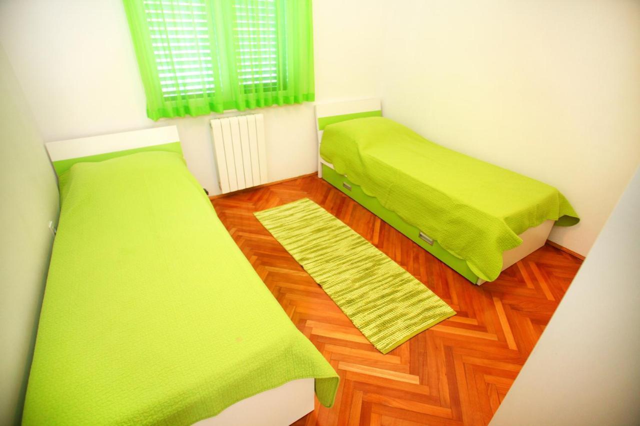 Apartments Nakir Slatine Pokoj fotografie