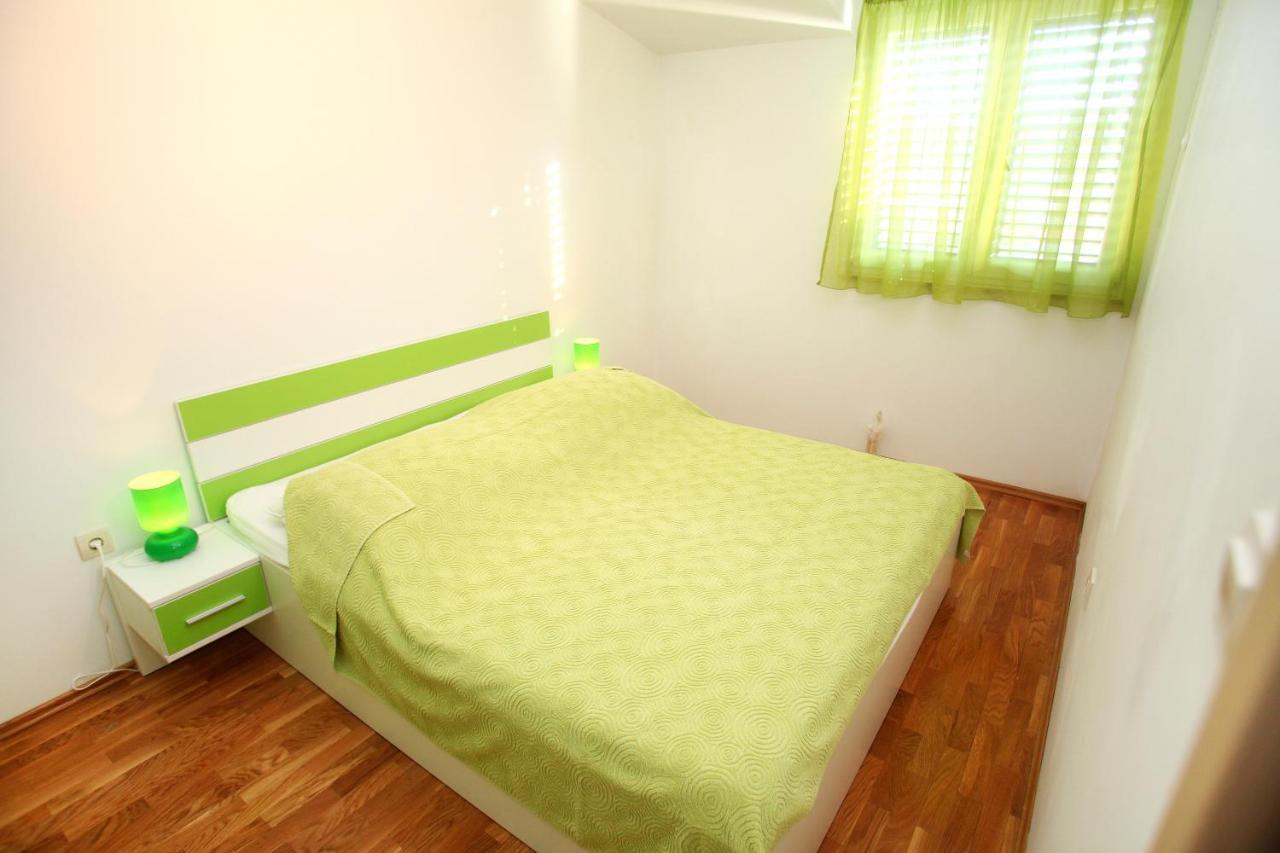 Apartments Nakir Slatine Pokoj fotografie
