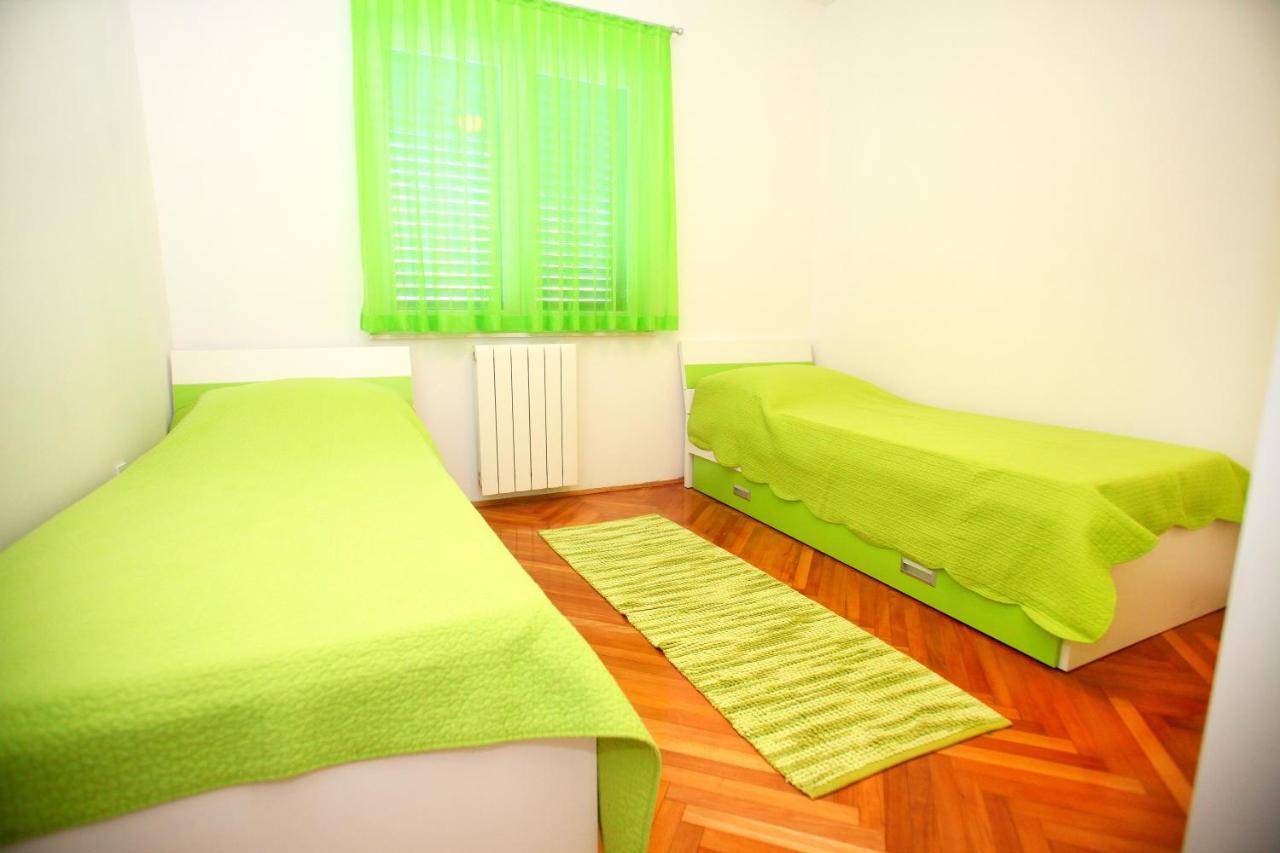 Apartments Nakir Slatine Pokoj fotografie
