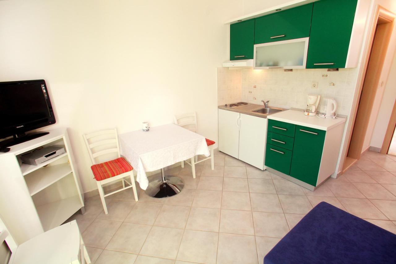 Apartments Nakir Slatine Pokoj fotografie