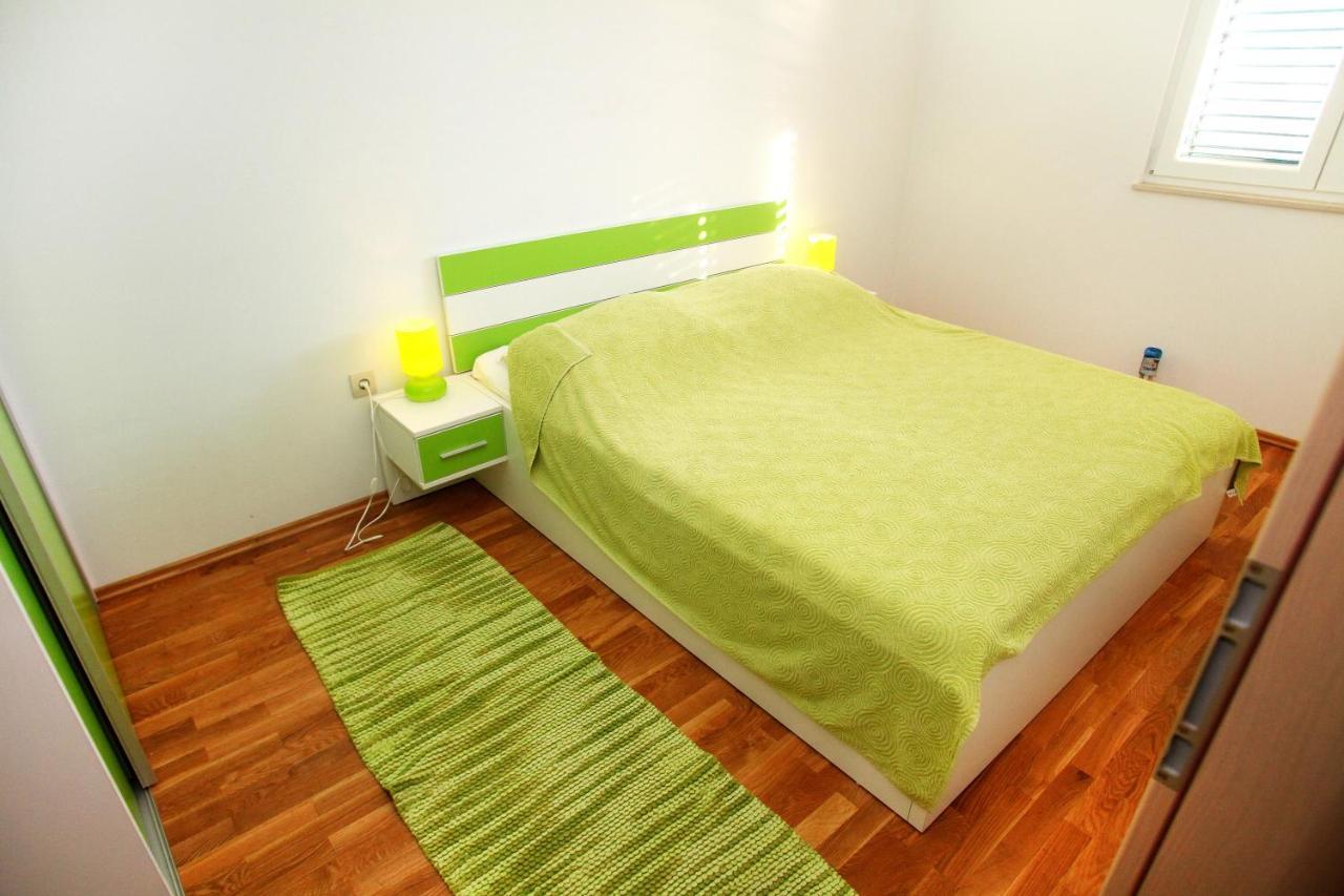 Apartments Nakir Slatine Pokoj fotografie