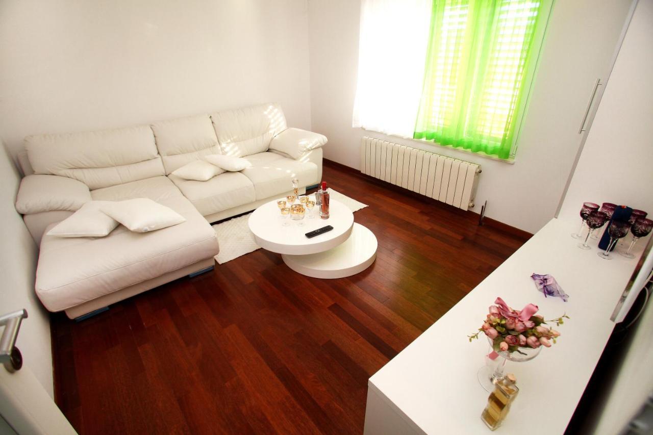 Apartments Nakir Slatine Pokoj fotografie